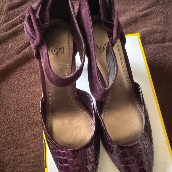 Pretty in plum Impo shoes! - Picture 2 of 5